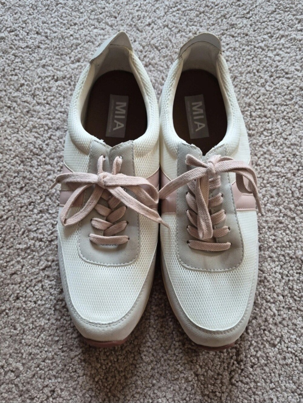 Mia Sneakers Size 8.5